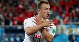 Info Shqip: Xhaka dhe Shaqiri i lanë me pasoja, Serbia dëbon dy zviceranë që bënë simbolin e shqiponjës