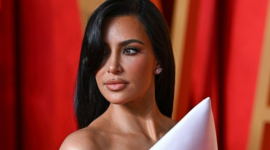 Info Shqip: Pse Kim Kardashian i mbulon shpesh sytë me flokët e saj? Një infermiere dyshon për një çrregullim