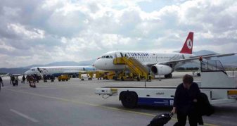 Info Shqip: E pazakontë në Gjermani: U ankua për nxehtësinë në aeroplan, shqiptari dëbohet nga fluturimi pak para nisjes