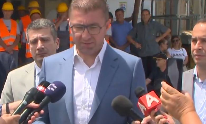 Mickoski i kundërpërgjigjet Radevit që tha se kjo Qeveri ka mungesë të njohurive: Me nënçmime dhe ofendime kjo punë nuk shkon