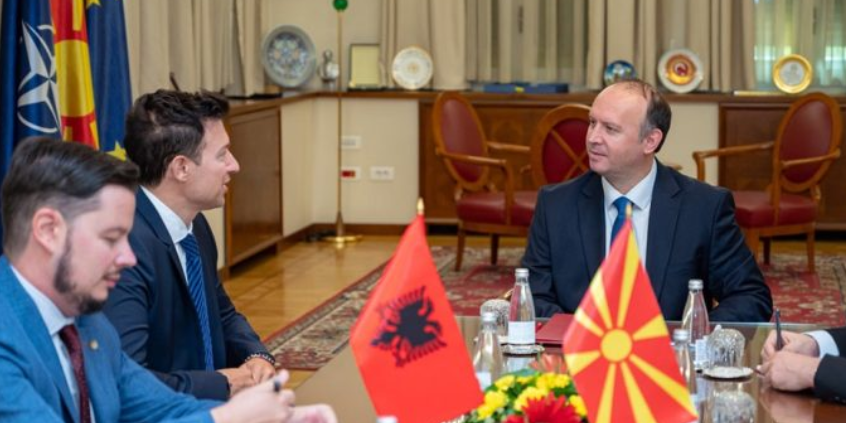 Gashi e uroi ambasadorin e sapoemëruar të Shqipërisë në vend, Denion Meidani